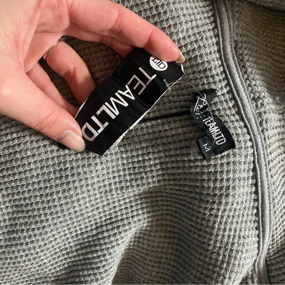 Cropped Zip Up Sweater - Picture 3 of 3